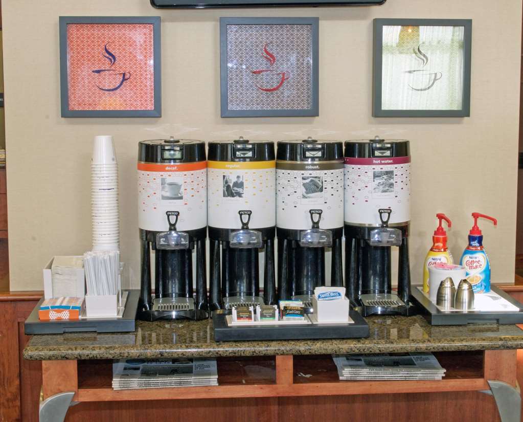 Hampton Inn & Suites Chesapeake-Battlefield Boulevard Restaurant photo